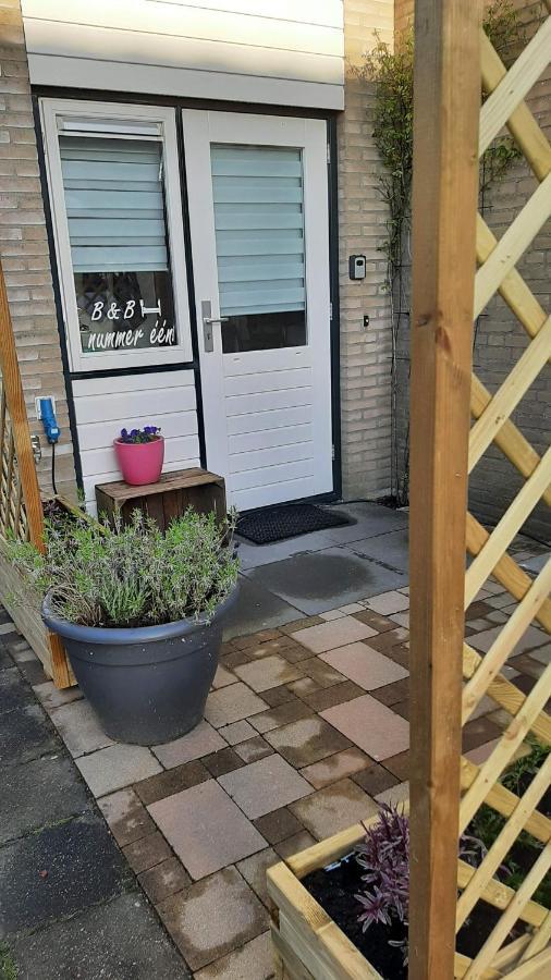 B&B Nummer 1 Sommelsdijk Eksteriør bilde